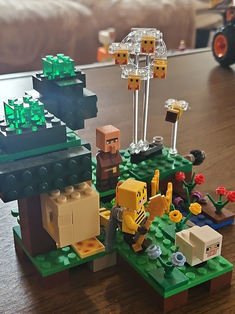 Lego 21165 Minecraft ✨The Bee Farm✨ Retired - Picture 2 of 3